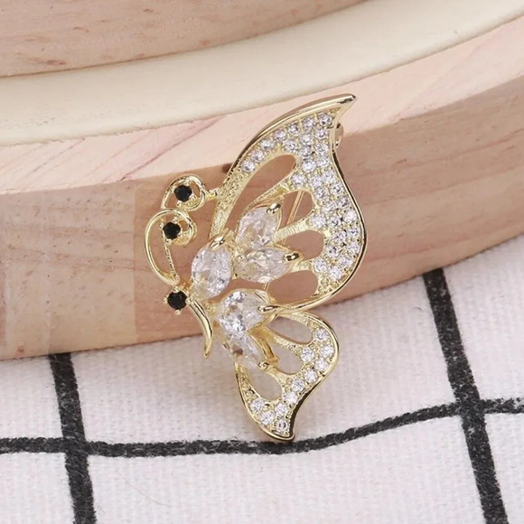 VQ Butterfly Brooch - Picture 5 of 8